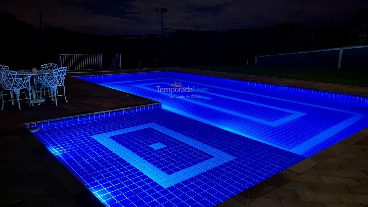 Casa para alquiler de vacaciones em Piracaia (Condomínio Santa Rita)