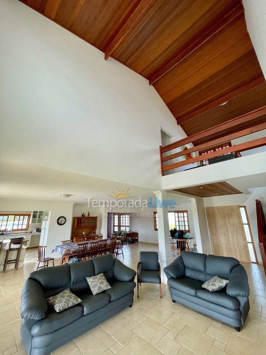 Casa para alquiler de vacaciones em Piracaia (Condomínio Santa Rita)