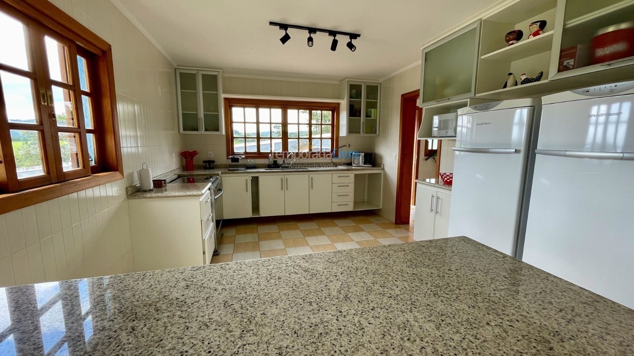 Casa para alquiler de vacaciones em Piracaia (Condomínio Santa Rita)