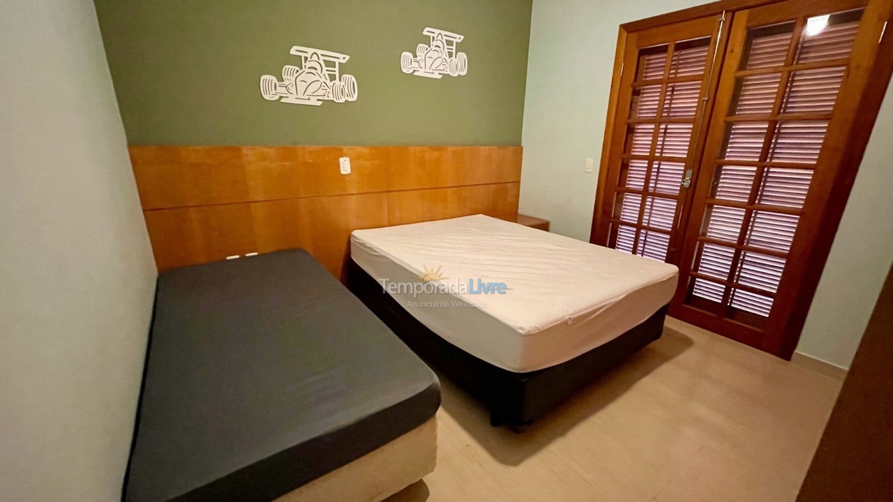 Casa para alquiler de vacaciones em Piracaia (Condomínio Santa Rita)