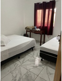 Quarto - 01 cama casal e 01 cama solteiro 