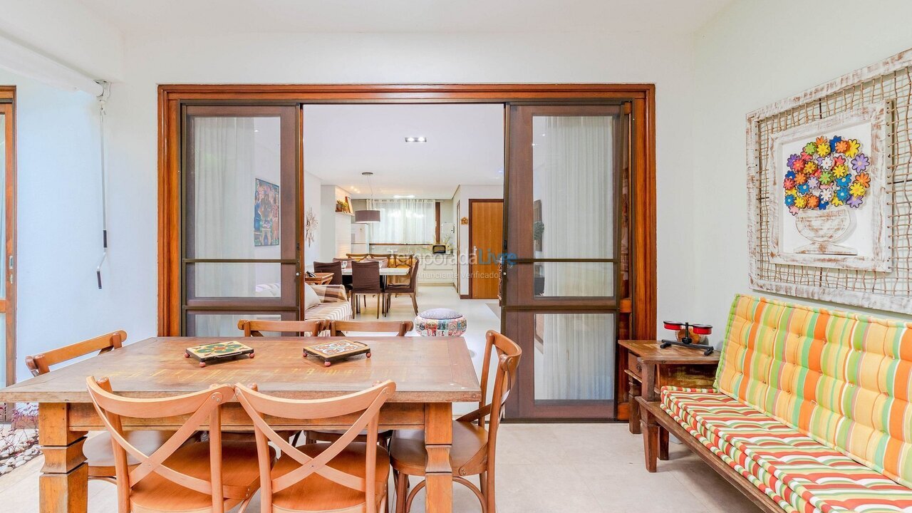 Apartamento para aluguel de temporada em Mata de São João (Imbassaí)