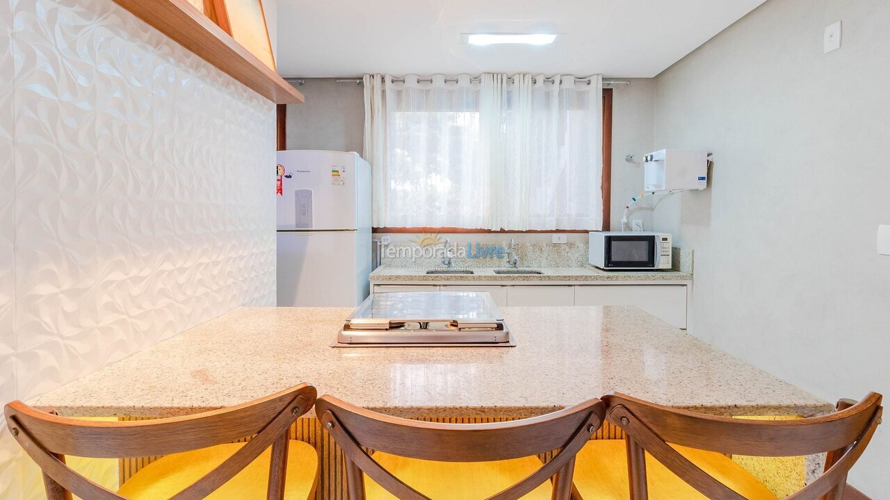 Apartamento para aluguel de temporada em Mata de São João (Imbassaí)