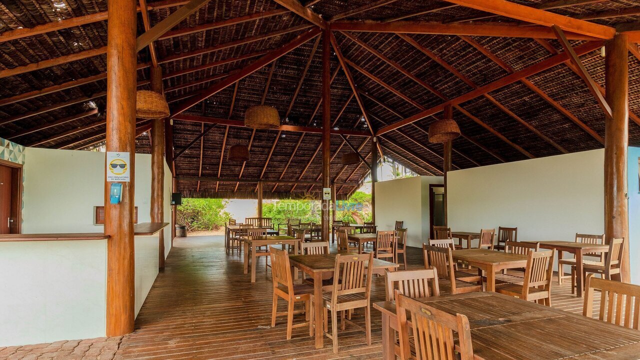 Apartamento para aluguel de temporada em Mata de São João (Imbassaí)