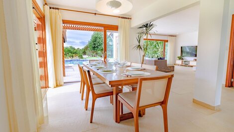 High-End House with 4 Suites - Condominium