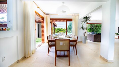 High-End House with 4 Suites - Condominium