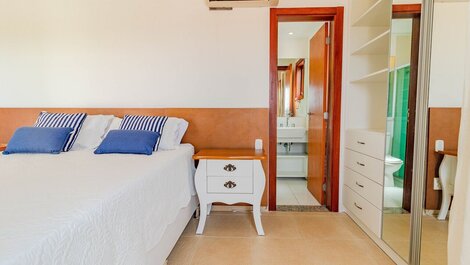 High-End House with 4 Suites - Condominium