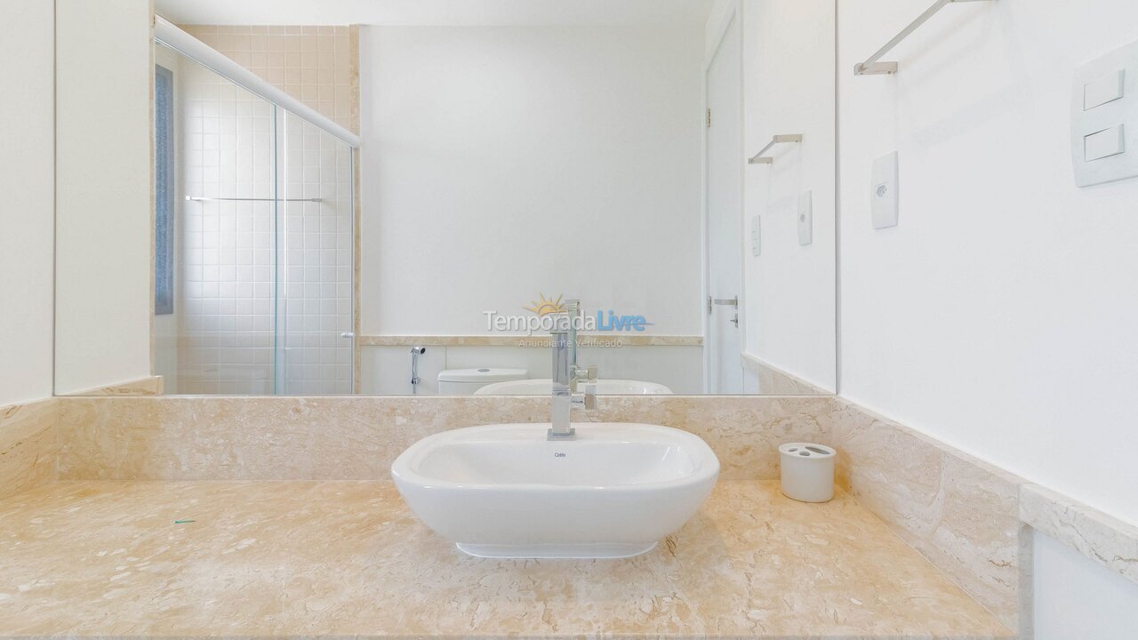 Apartamento para aluguel de temporada em Mata de São João (Praia do Forte)