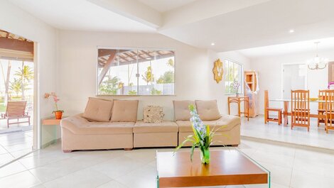 7-Bedroom House with Sea View and Maid Included