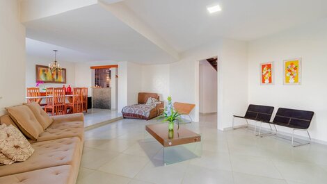 7-Bedroom House with Sea View and Maid Included