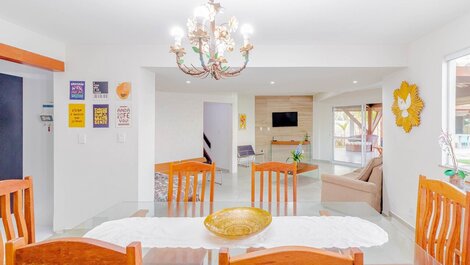 7-Bedroom House with Sea View and Maid Included