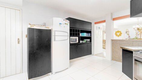 7-Bedroom House with Sea View and Maid Included