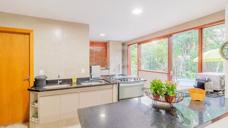 Casa Alto Padrão 05 Suítes - Praia do Forte