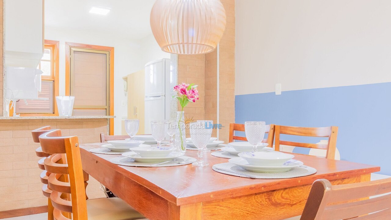 Apartamento para aluguel de temporada em Mata de São João (Praia do Forte)