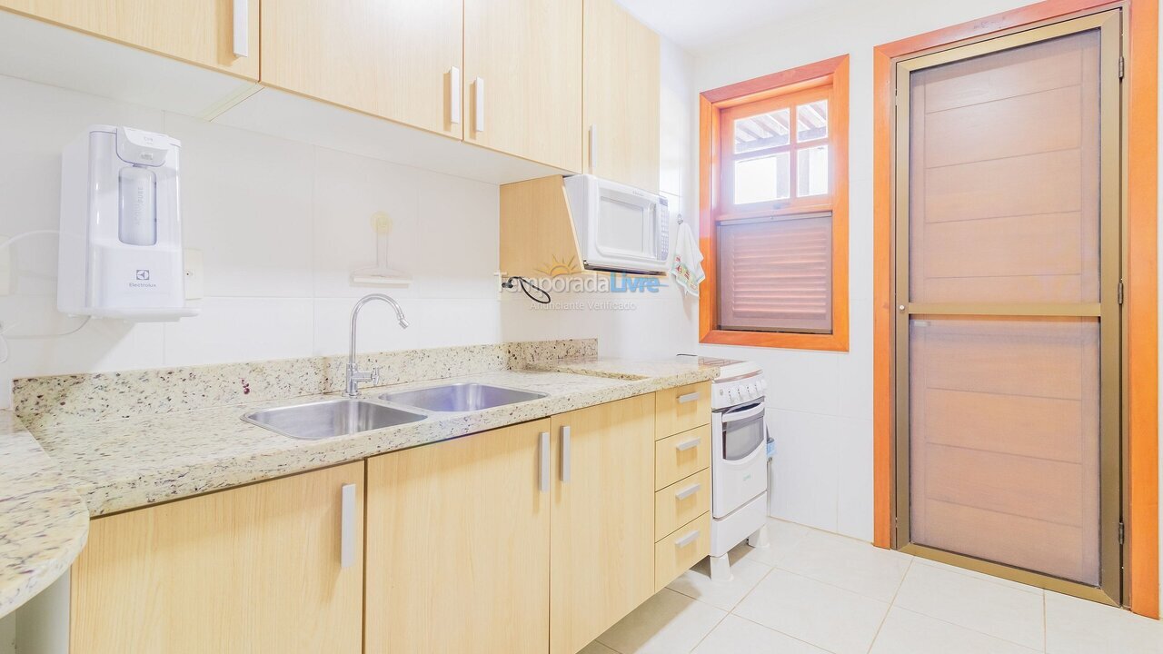 Apartamento para aluguel de temporada em Mata de São João (Praia do Forte)