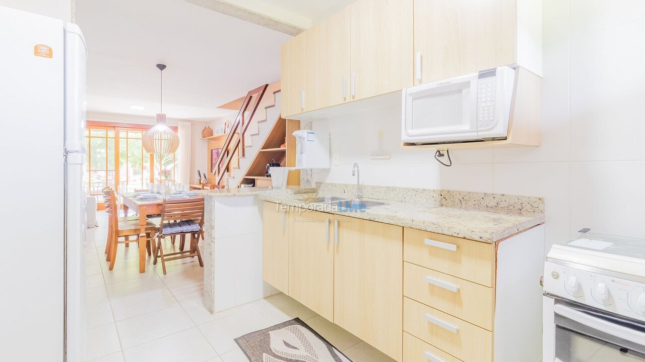 Apartamento para aluguel de temporada em Mata de São João (Praia do Forte)