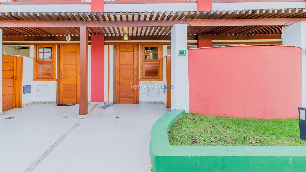 Apartamento para aluguel de temporada em Mata de São João (Praia do Forte)