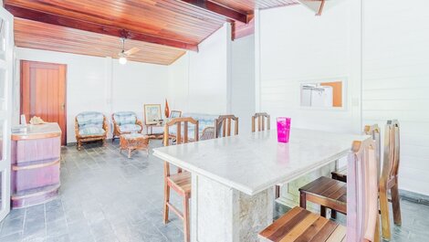 Excelente casa de 4 dormitorios a 400m de la playa.