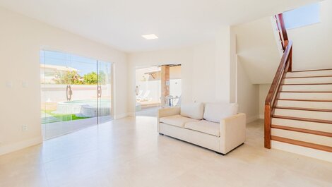 Wonderful 5-Suite House 200m from the Beach