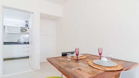 2 Bedroom Apt 200m from Porto Barra Beach