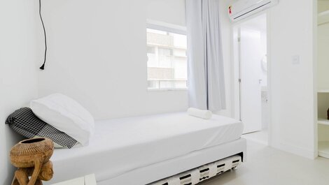 2 Bedroom Apt 200m from Porto Barra Beach