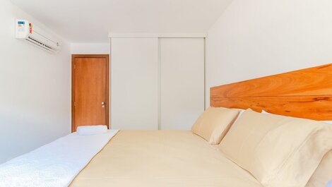 Great Bedroom and Living Room 25m from the Beach