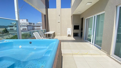 ¡Excelente ático con vistas al mar, a 180m de la playa de Mariscal!