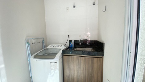 ¡Excelente ático con vistas al mar, a 180m de la playa de Mariscal!