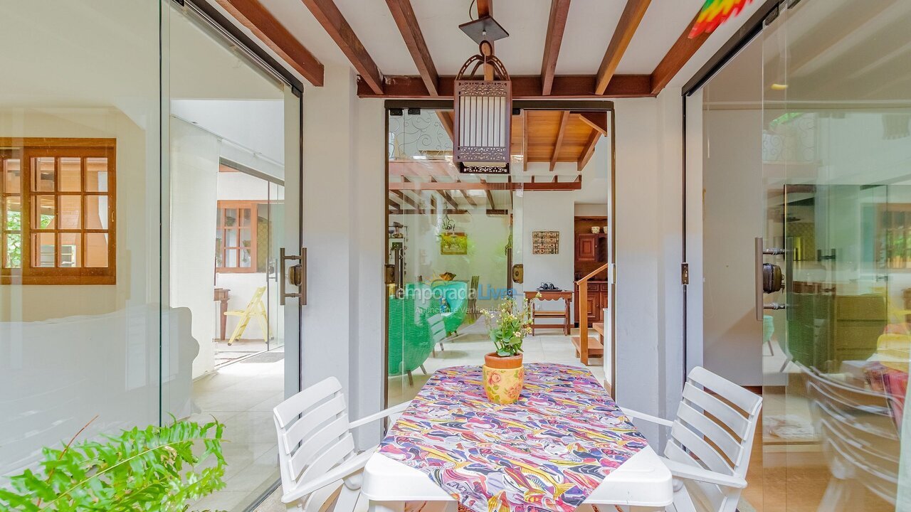 Casa para aluguel de temporada em Mata de São João (Praia do Forte)