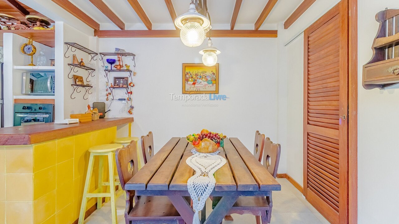 Casa para aluguel de temporada em Mata de São João (Praia do Forte)