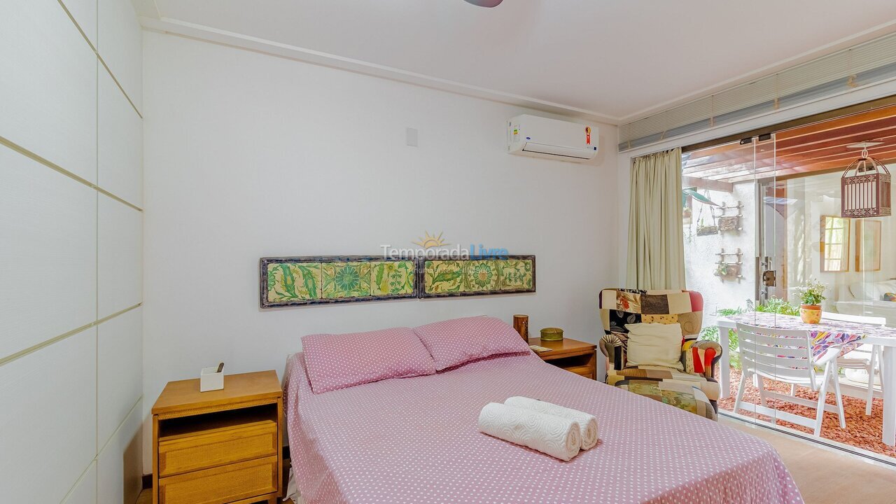 Casa para aluguel de temporada em Mata de São João (Praia do Forte)