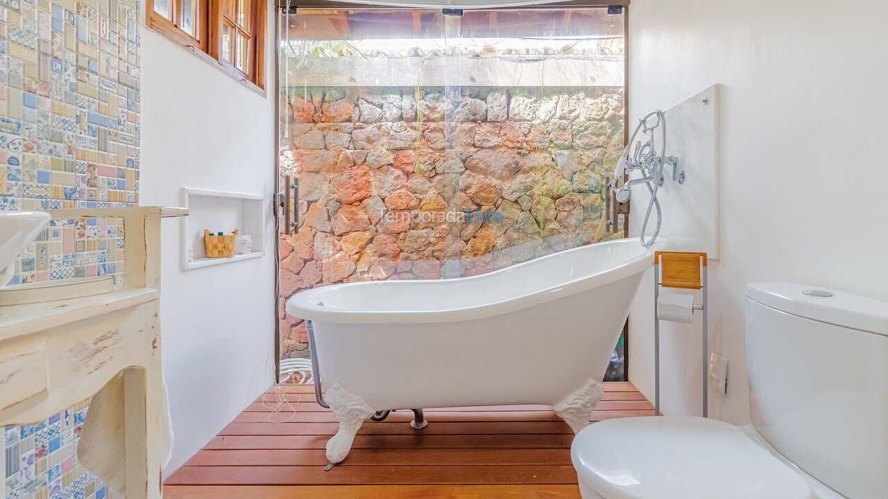 Casa para aluguel de temporada em Mata de São João (Praia do Forte)