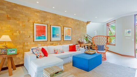 High-End House with 5 Suites, Maid Included