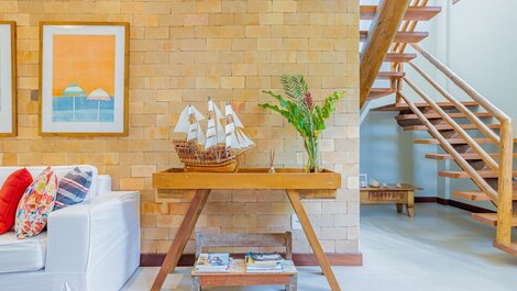 High-End House with 5 Suites, Maid Included