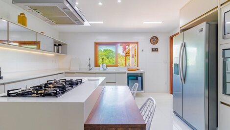 Excellent 5-bedroom High-End House - Praia do Forte