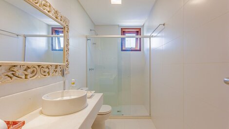 High-End House with 5 Suites, Maid Included