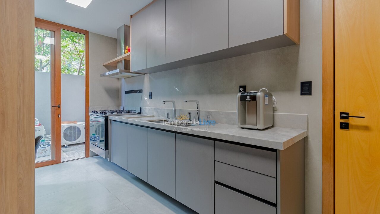 Casa para aluguel de temporada em Mata de São João (Praia do Forte)