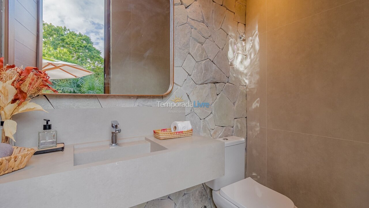 Casa para aluguel de temporada em Mata de São João (Praia do Forte)