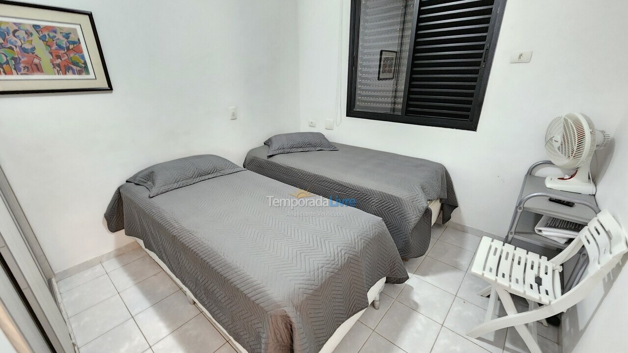 Apartamento para aluguel de temporada em Guarujá (Pitangueiras)