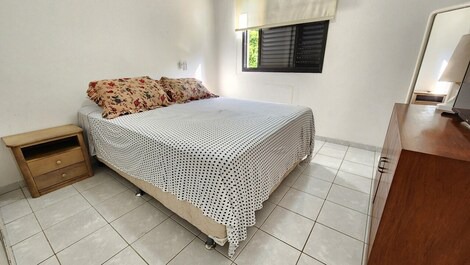 APTO 3 QUARTOS, SALA COM SACADA, 2 VAGAS, 50 M DO MAR