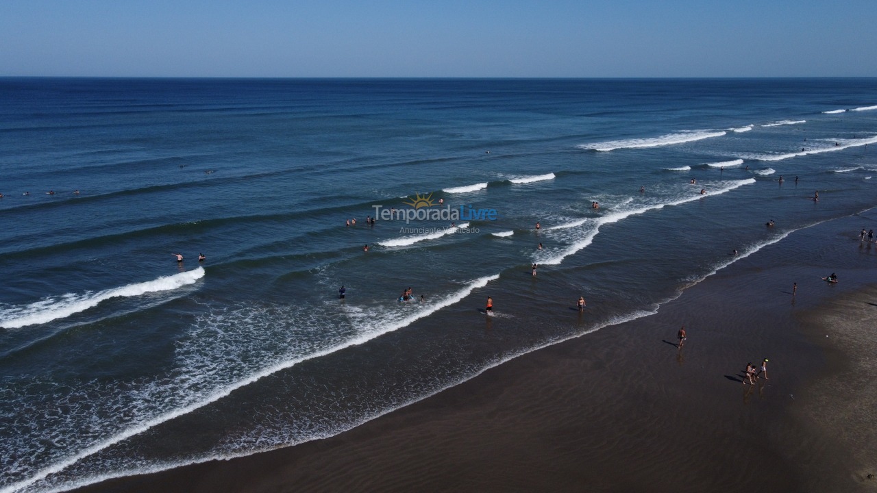 Casa para aluguel de temporada em Praia Grande (Aviação)