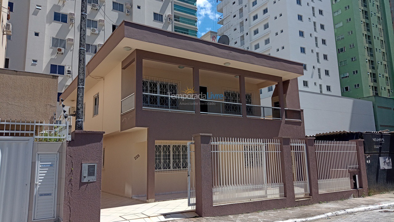 Casa para alquiler de vacaciones em Itapema (Meia Praia)