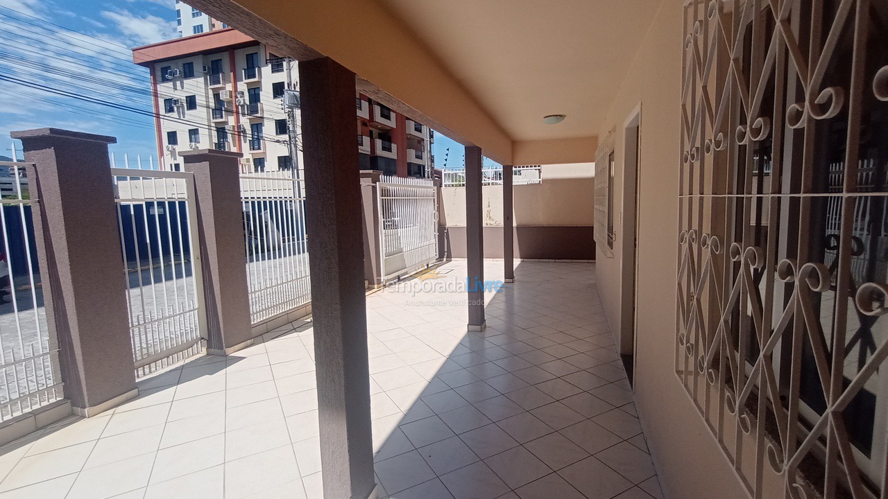 Casa para alquiler de vacaciones em Itapema (Meia Praia)