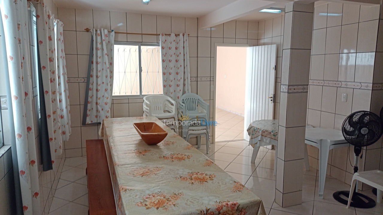Casa para alquiler de vacaciones em Itapema (Meia Praia)