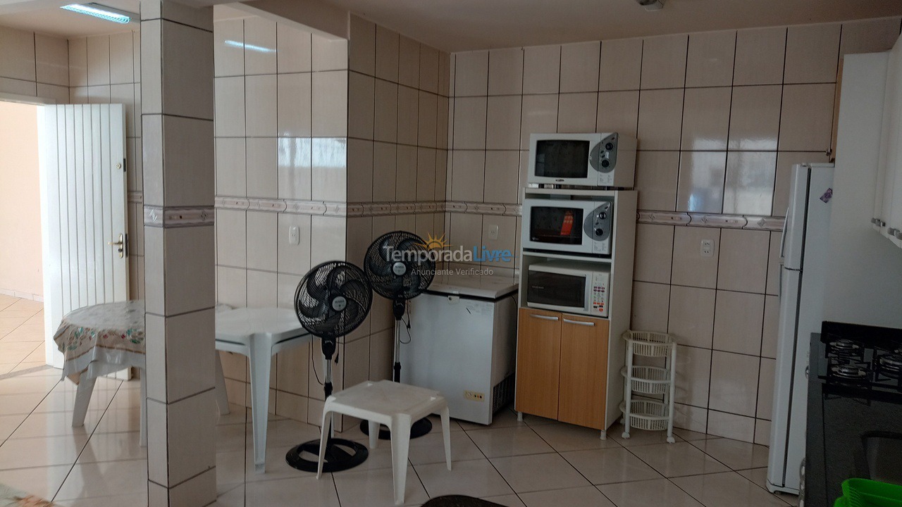 Casa para alquiler de vacaciones em Itapema (Meia Praia)