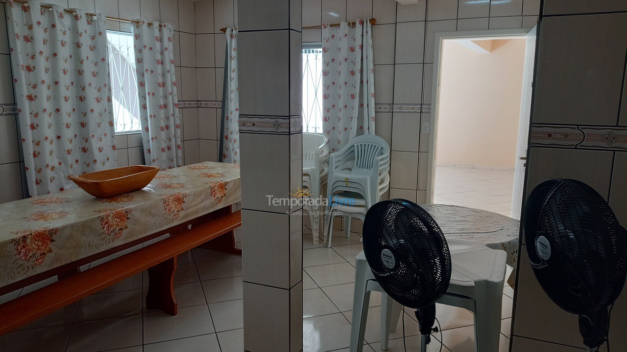 Casa para alquiler de vacaciones em Itapema (Meia Praia)