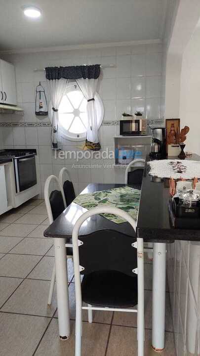 Casa para aluguel de temporada em Guarujá (Enseada)