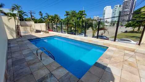 CASA INCRÍVEL EM CONDOMÍNIO FECHADO, NA QUADRA DA PRAIA!!