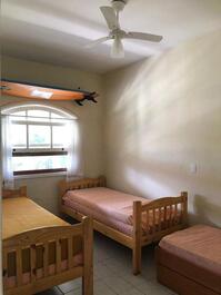 Casa de una sola planta Cond Morada da Praia ( Boraceia) hasta 12 personas.