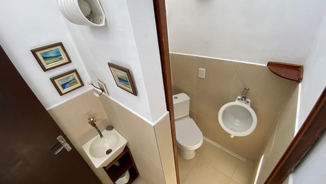 Ground floor house with swimming pool, 5 bedrooms, 50 meters from the sea